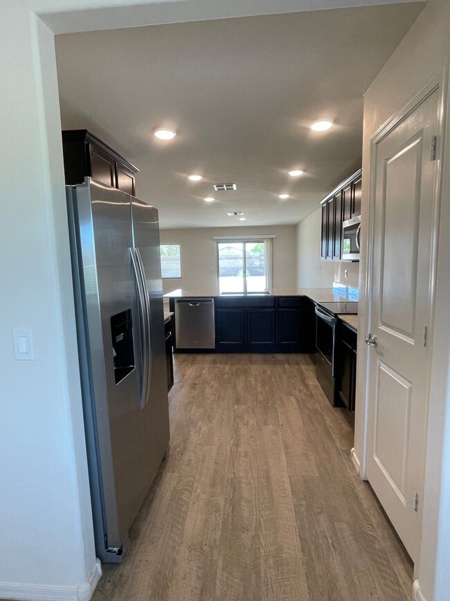 Building Photo - Spacious New-Build Family Home!