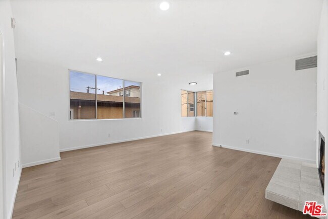 Building Photo - 329 Rexford Dr