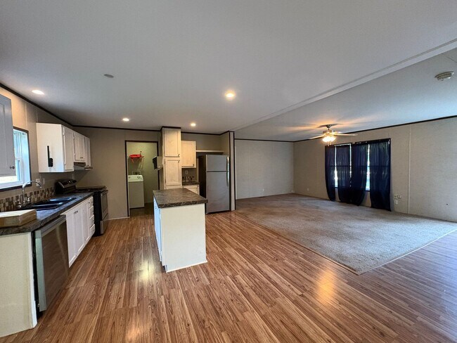 Building Photo - Huge 4 bedroom/2 bathroom double-wide in Peaceful Area of Keithville!