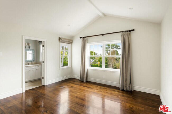 Building Photo - 501 Toyopa Dr