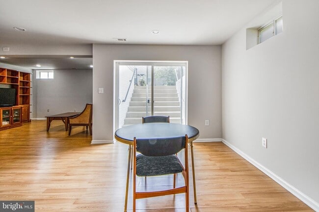 Building Photo - 115 Richard Dr SE