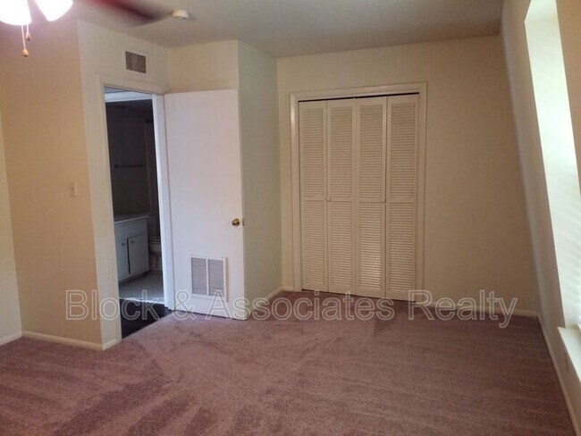 Building Photo - 3828 Country Club Rd