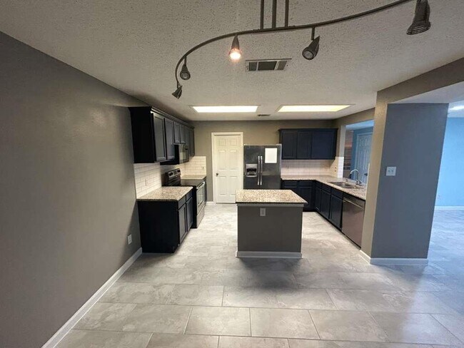 Building Photo - 1006 Quail Valley Dr