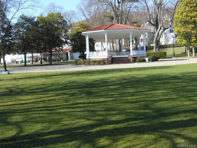 Building Photo - 47 Monroe St