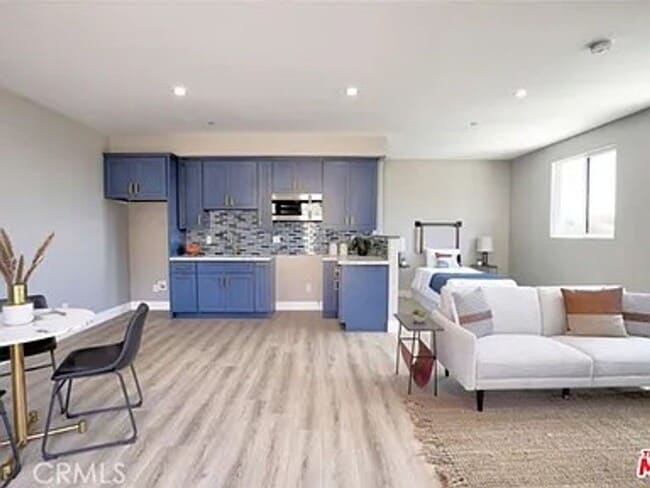 Building Photo - Private, Peaceful Studio Retreat in Prime Los Angeles Location