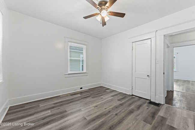 Building Photo - 401 S 38th St