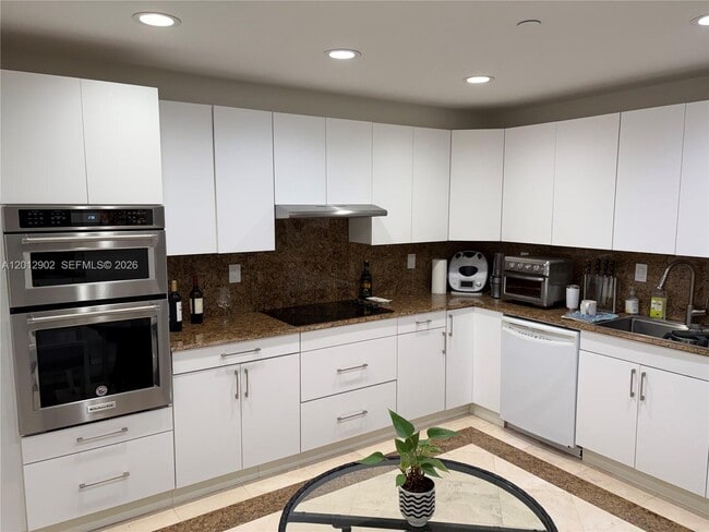 Building Photo - 151 Crandon Blvd