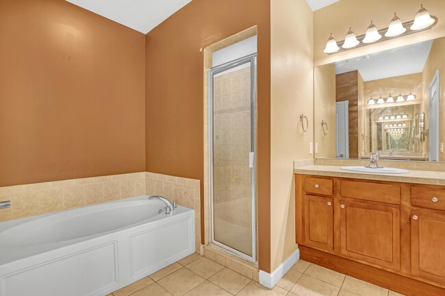 Building Photo - 2548 Creekside Dr