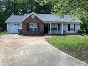 Building Photo - Nice 3 Bed, 2 Bath Ranch home in Hemby Woo...