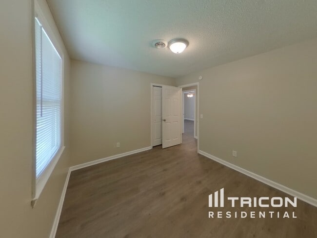 Building Photo - 2308 S Partridge Cir