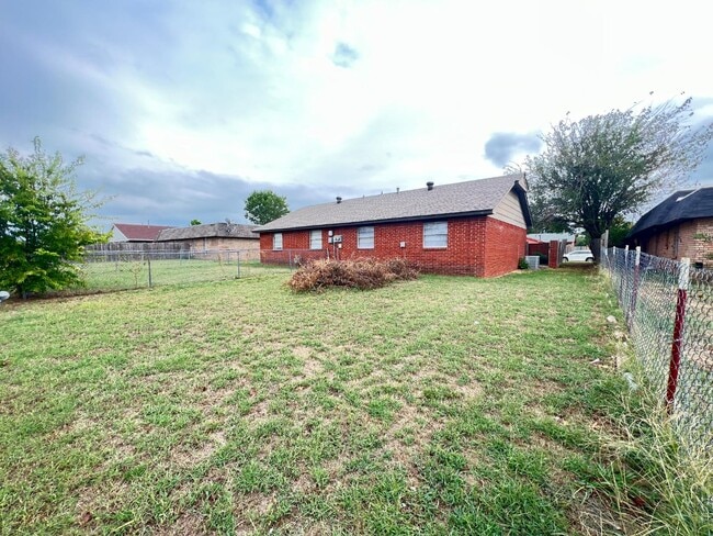 Building Photo - 121 Crawford Ct