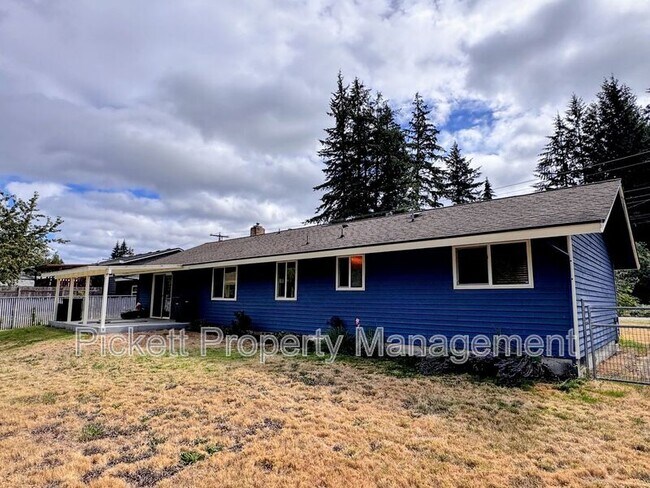 Building Photo - 2270 Madrona Dr SE