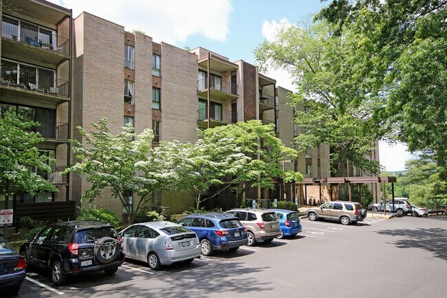 Building Photo - North Downtown Condo With Water/Sewer, Gas, Electricity Included