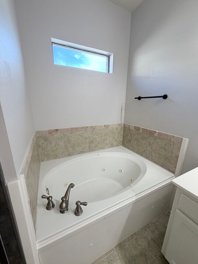 Building Photo - 40325 Coldwater Landing