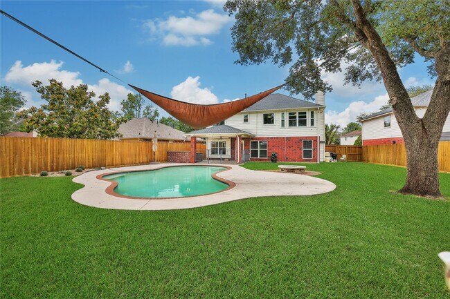 Building Photo - 16731 Creek Trail