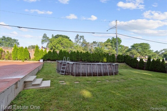 Building Photo - 23944 Fordson Dr