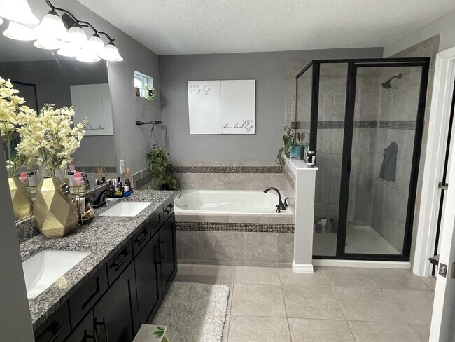 Building Photo - 775 Maple Leaf Loop