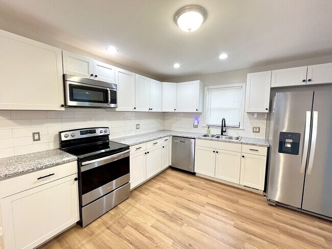 Building Photo - 907 Idlewild Dr