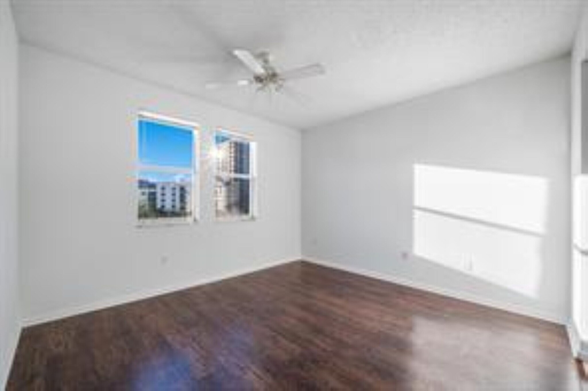 Building Photo - 533 NE 3rd Ave