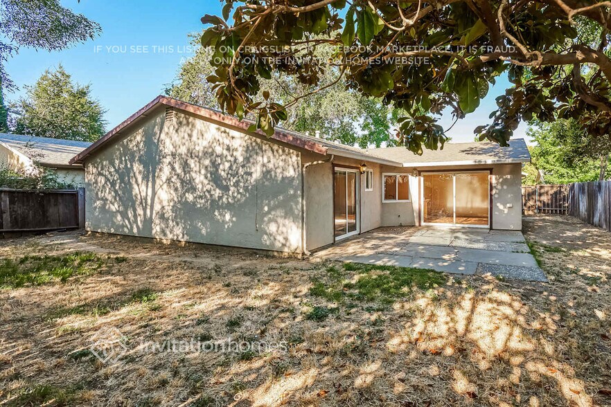 Building Photo - 413 Royal Oaks Dr