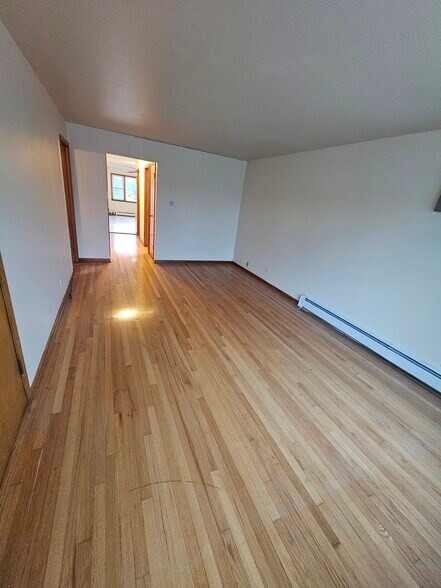 Building Photo - 600 W 87th St