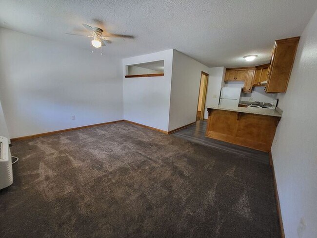 Building Photo - 1405 Neil Ln