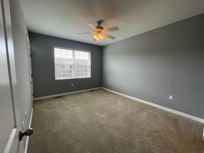 Building Photo - 3-Bedroom, 2-Baths, 1350 SF condo-style apartment, Upper Unit in Shelby Township.