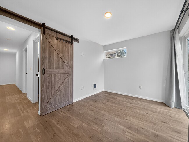 Building Photo - 2013 15th Ave S