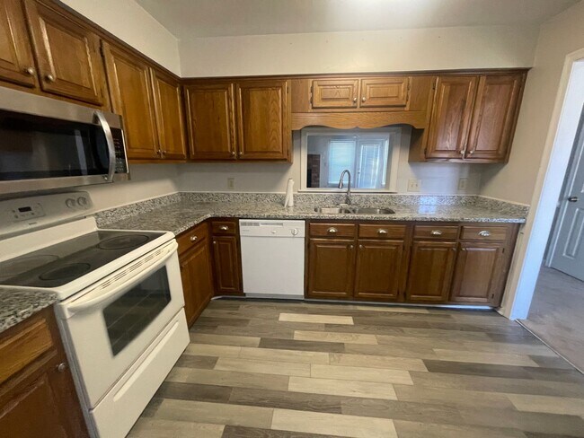 Building Photo - 4859 Woods Edge Rd
