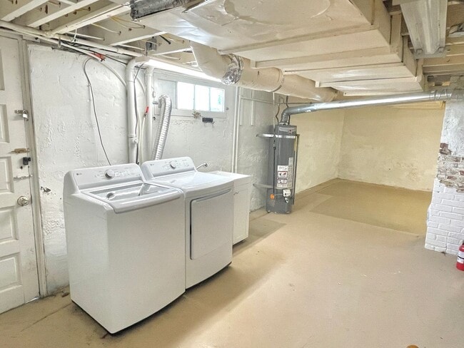 Building Photo - Rose City Park 2 bed, 2 bath with classic ...