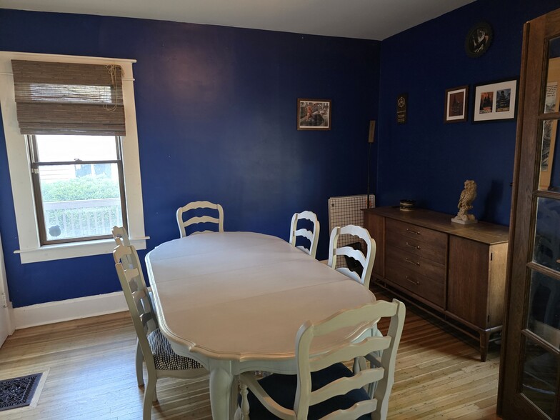 bonus room - can be used as third bedroom with closet and full bath across the hall - 407 N Arsenal Ave