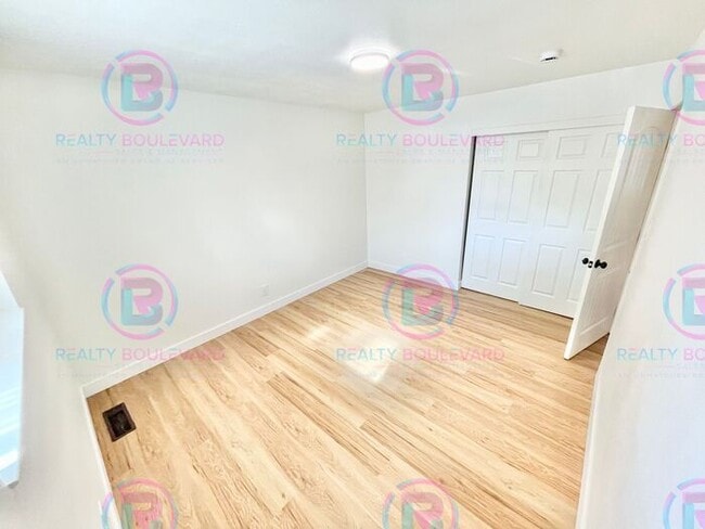 Building Photo - Charming 2-Bedroom 1 Bath fenced yard with patio