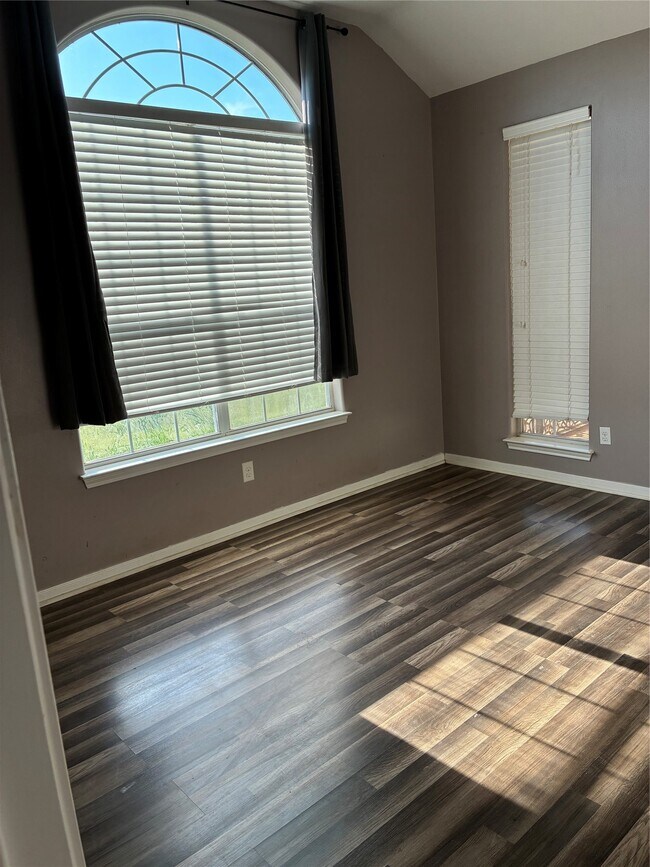 Building Photo - 14049 Overstreet Dr