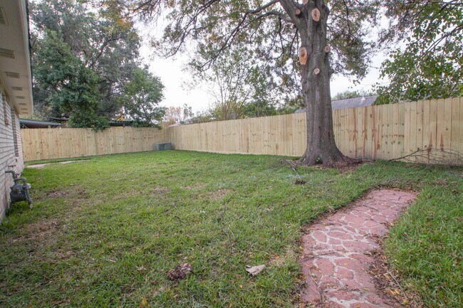 Building Photo - 4131 Lufborough Dr