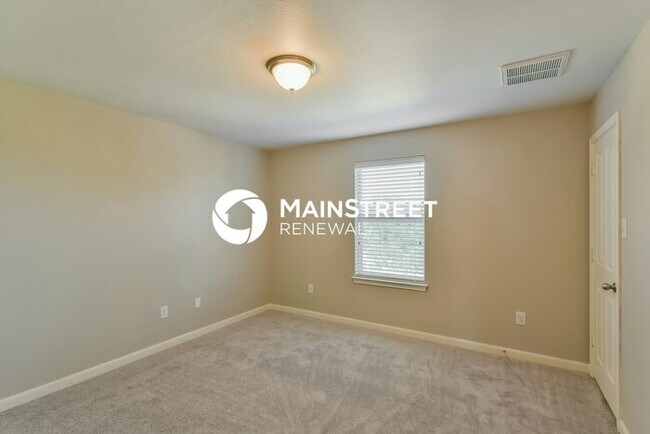 Building Photo - 3 Bedroom Pet-Friendly Home in San Antonio, TX with Main Street Renewal