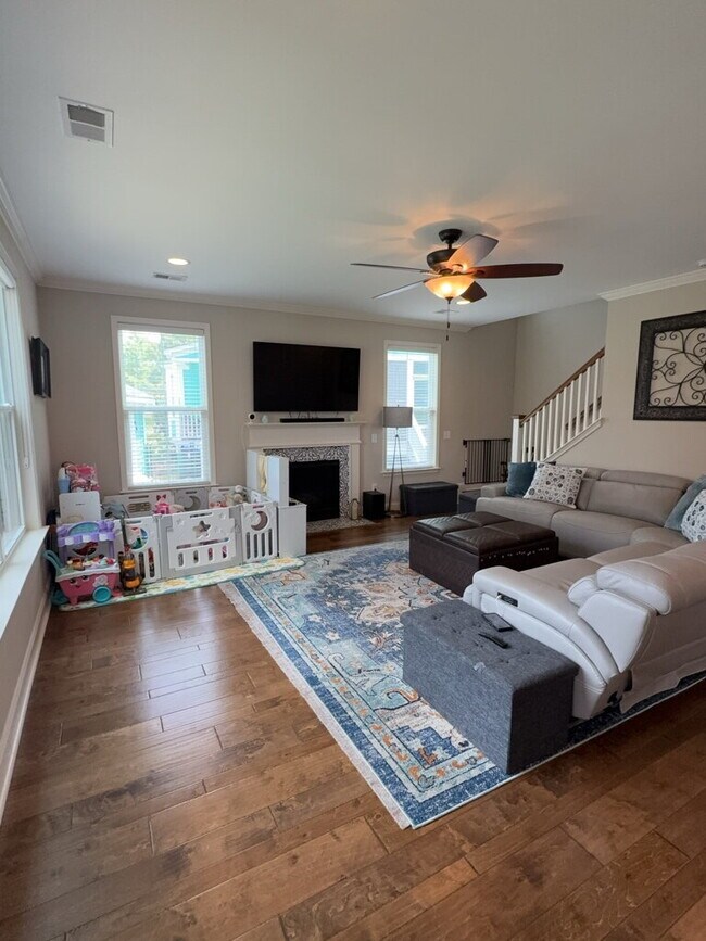 Building Photo - 302 Pond Hill Ct