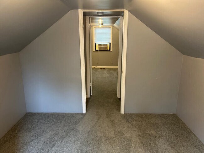 Building Photo - Cozy 4-Bedroom 1 Bath Home  in Peaceful Lo...