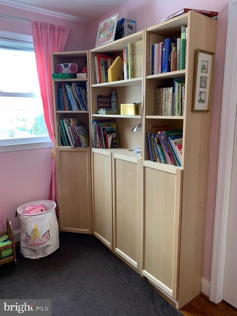 Building Photo - 7413 Farnum St