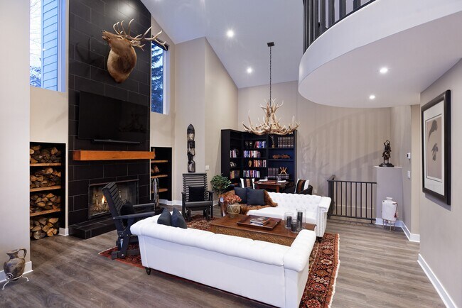 Building Photo - 888 Horse Ranch Dr
