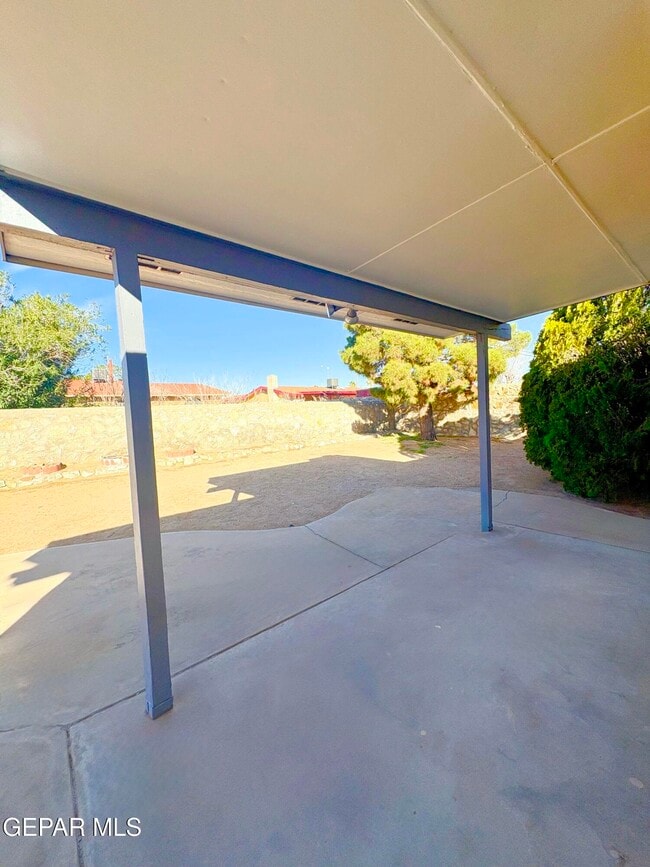 Building Photo - 3425 E Glen Dr