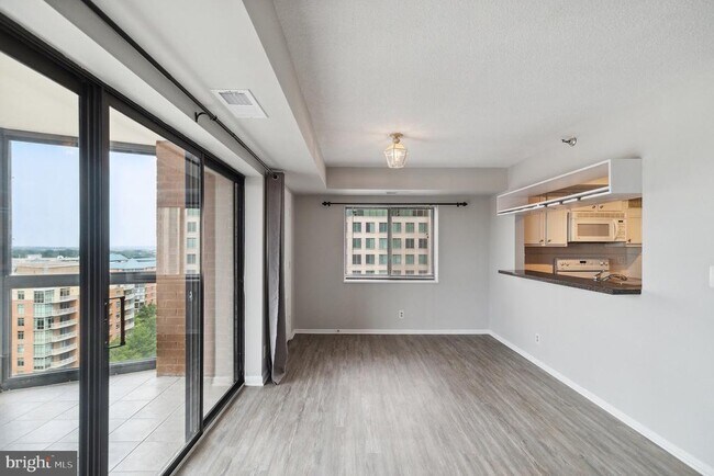 Building Photo - 900 N Stafford St