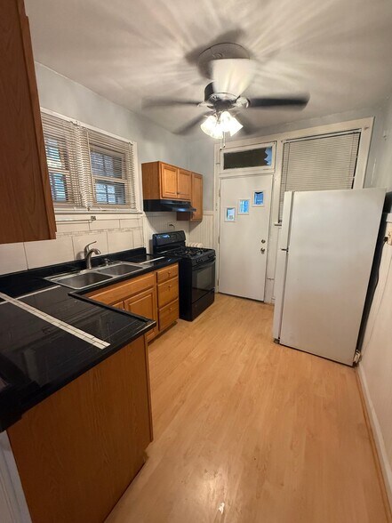 Building Photo - 8240 S Evans Ave