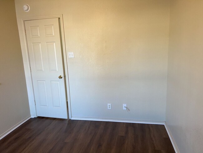 Building Photo - 3606 Warfield Dr