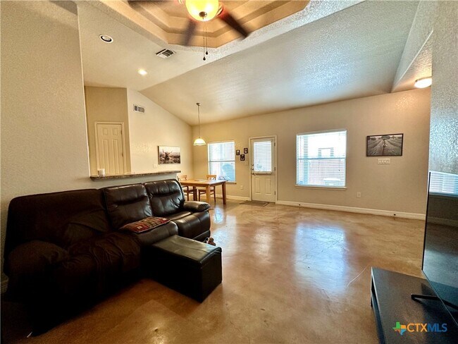 Building Photo - 362 E Faust St