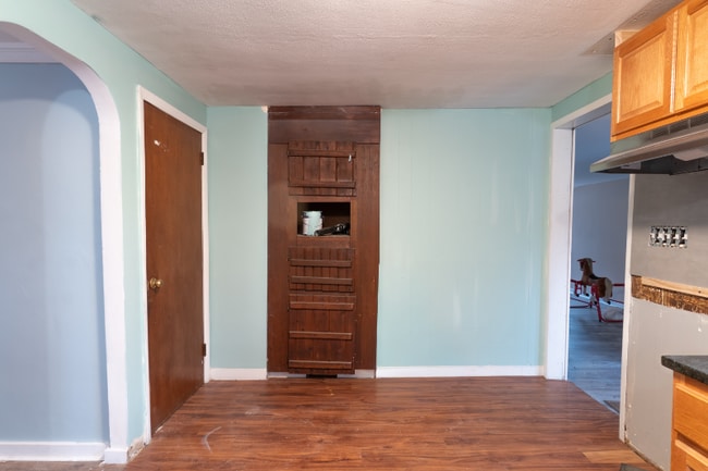 Building Photo - 104 Geissinger Ave