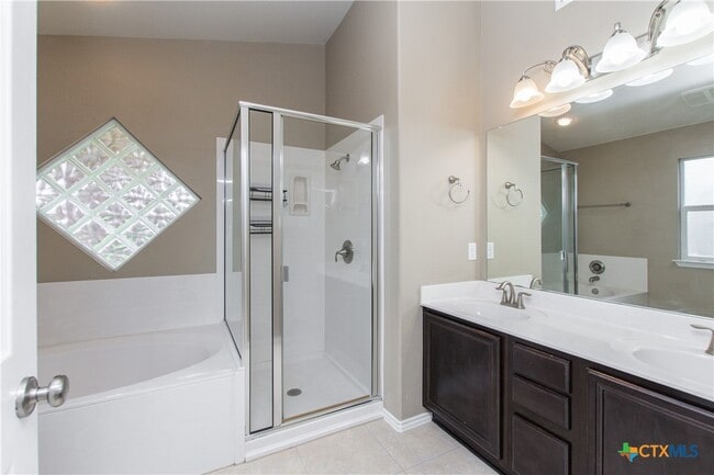 Building Photo - 409 Rowdy Dr