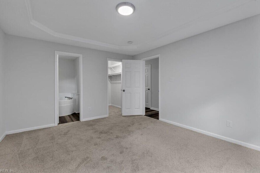 First floor master - 459 Seahorse Run