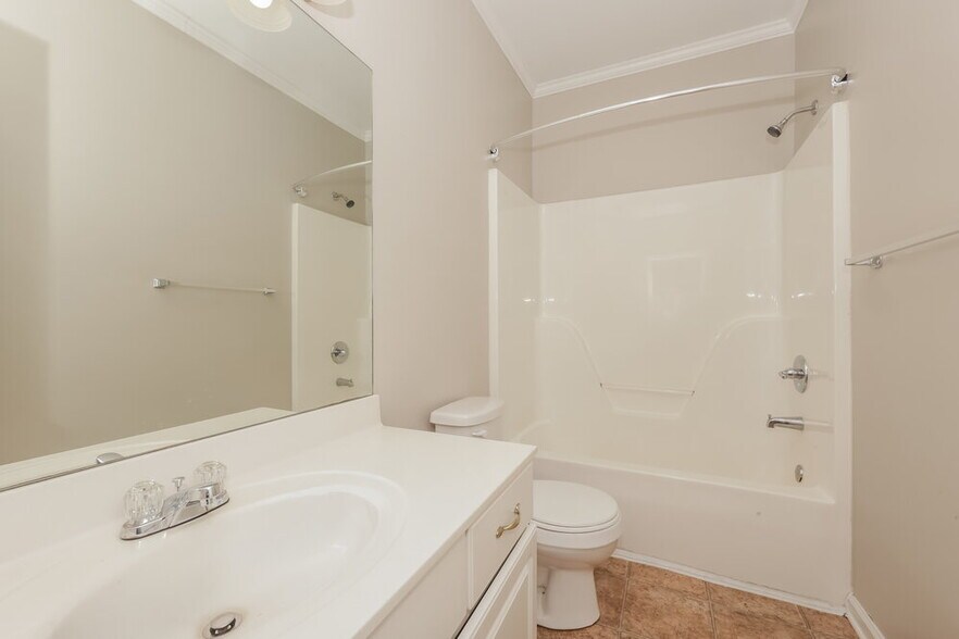 Building Photo - 3019 Overhill Ct