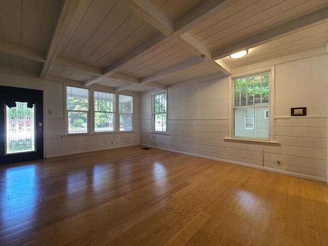 Building Photo - 460 W Napier Ave