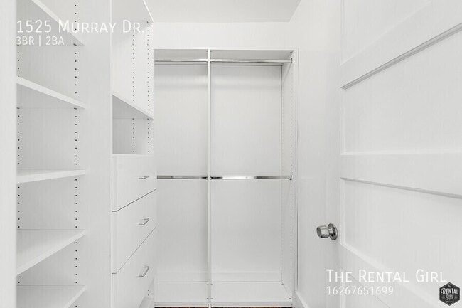 Building Photo - 1525 Murray Dr
